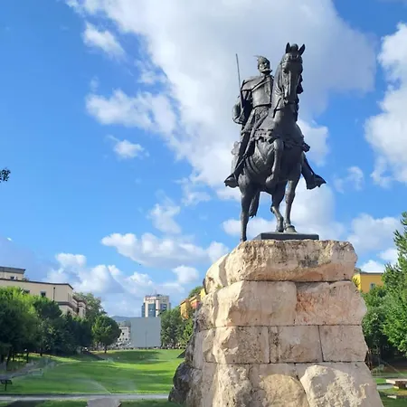 Tirana טיראנה